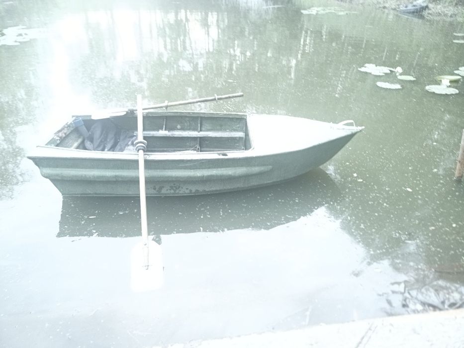 Продам лодку з веслами