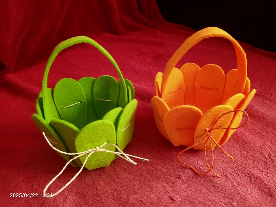 Koszyczki wielkanocne z filcu , 2 szt. dla rodzeństwa, jak nowe!