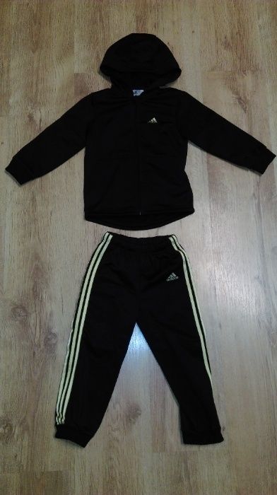 Sprzedam dres Adidas rozmiar 98