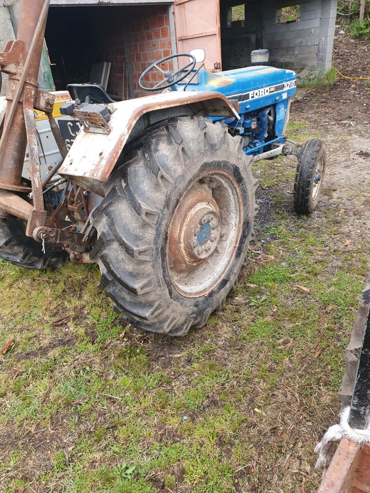Trator ford 3710