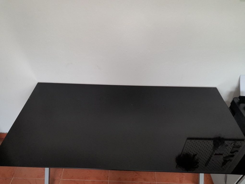 Secretária de vidro preto