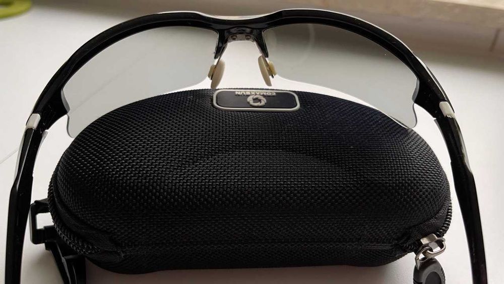 Spolaryzowane okulary sportowe z funkcją automatycznego przyciemniania