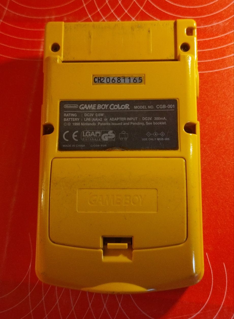 Game Boy color amarelo