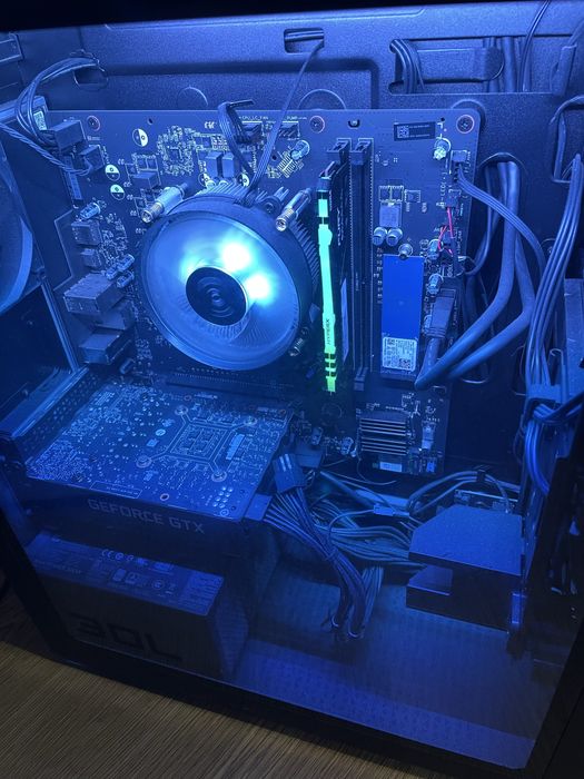Komputer OMEN + mysz klawiatura sluchawki monitor
