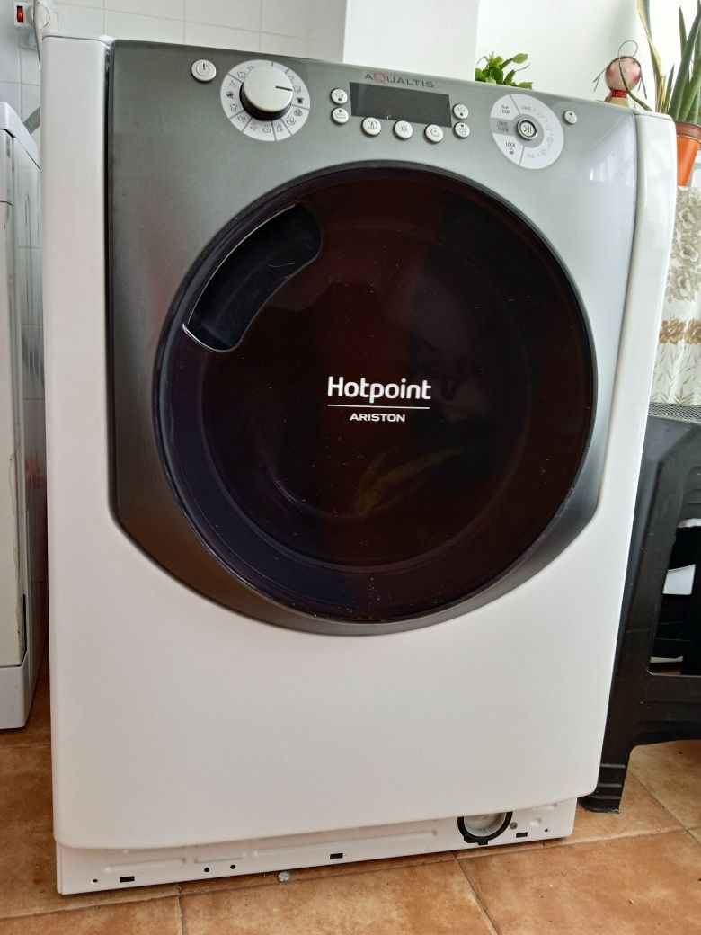 Máquina de Lavar e Secar AQUALTIS Hotpoint Ariston