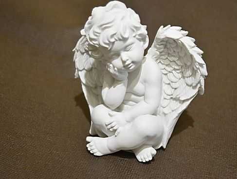 Aniołek ze skrzydłami biały 12 cm na Prezent Chrzest Komunia Roczek