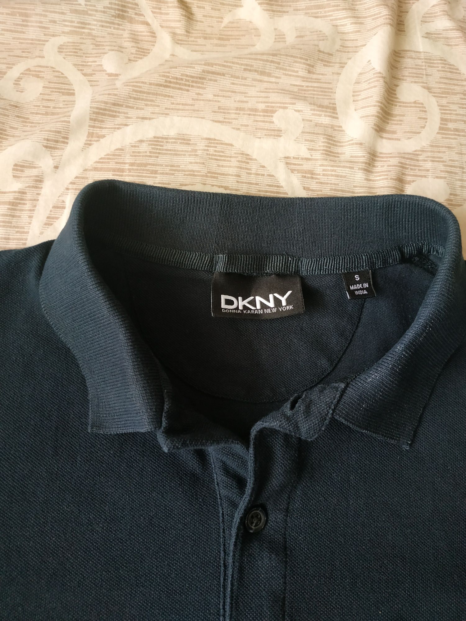 Продам мужскую футболку поло DKNY