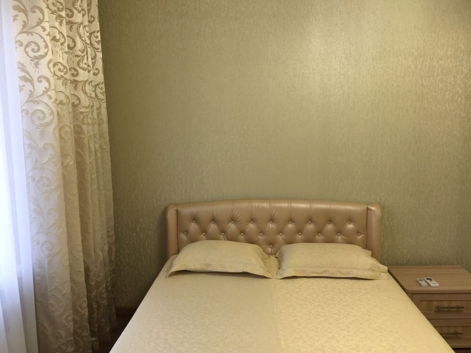 Подобова оренда квартири.. Двухкомнатная. 95 квартал, Центр, Ашан