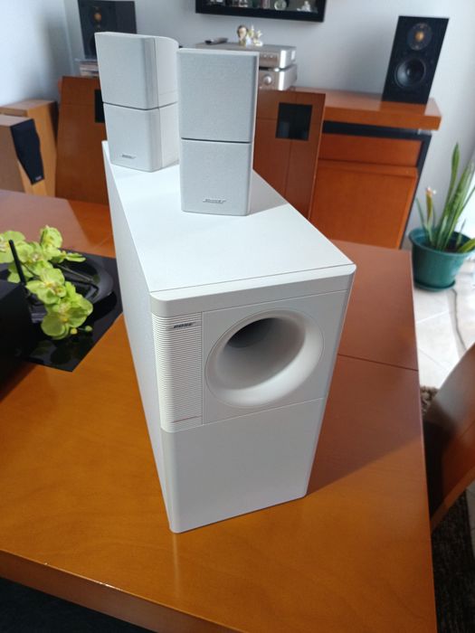 Sistema Bose Acoustimass 5 serie III em branco