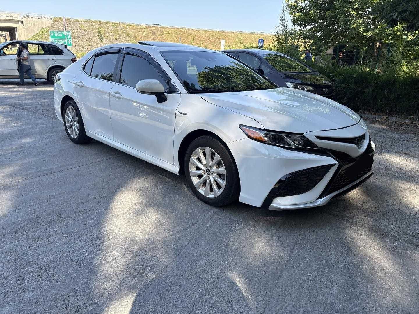 Toyota Camry 2019 2.5 гібрид