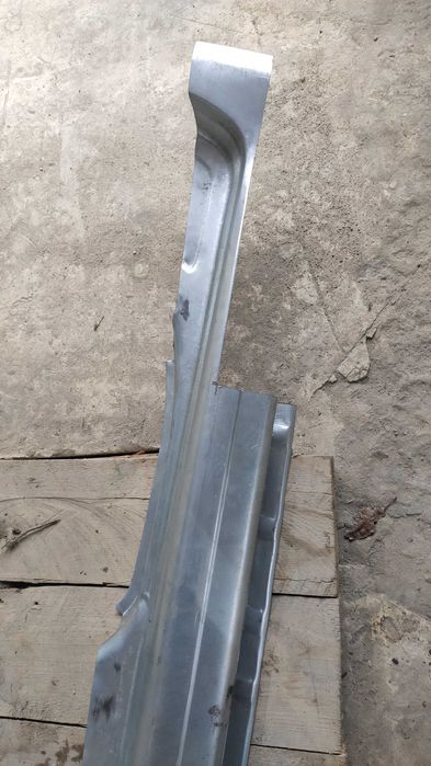 Лівий поріг Альфа Ромео 159