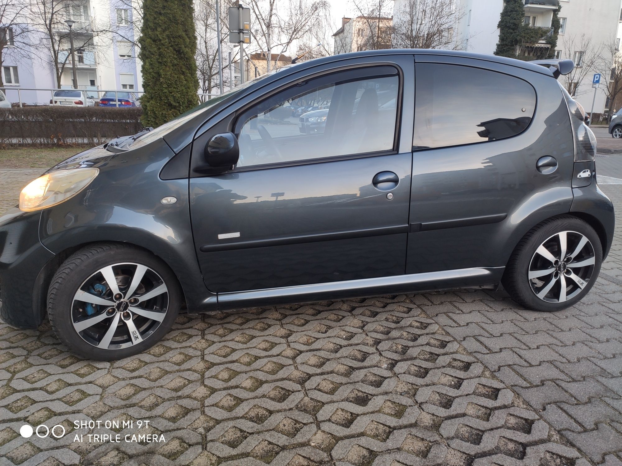 Peugeot 107 1.0 2011r