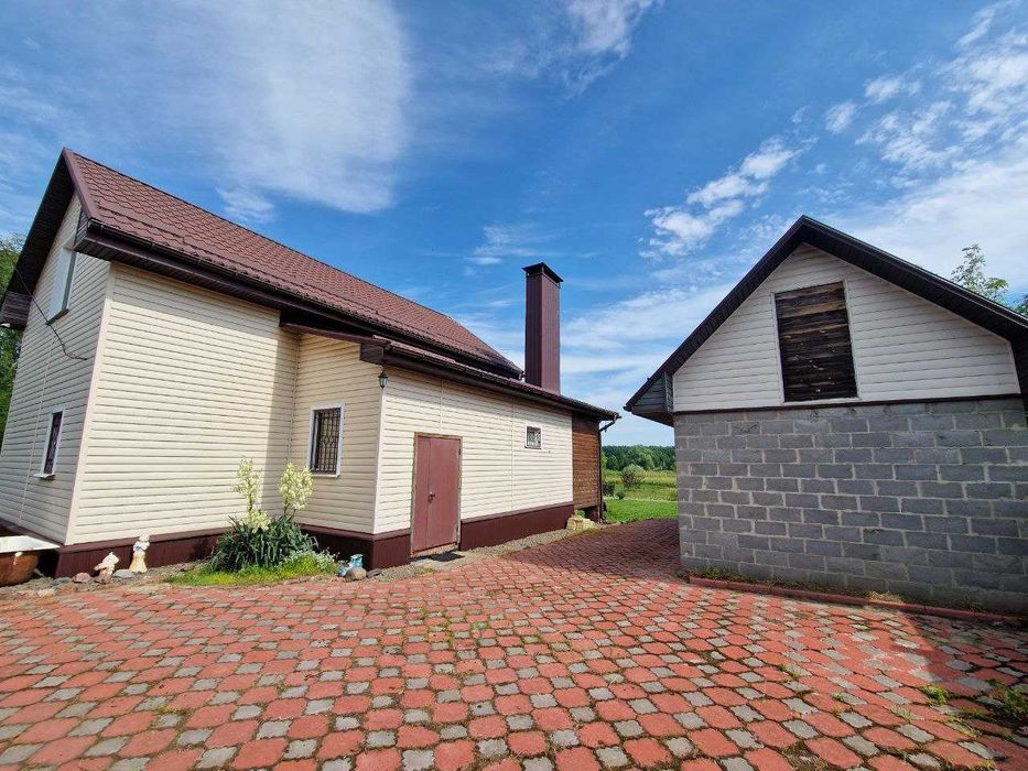 Будинок з власним виходом до озера