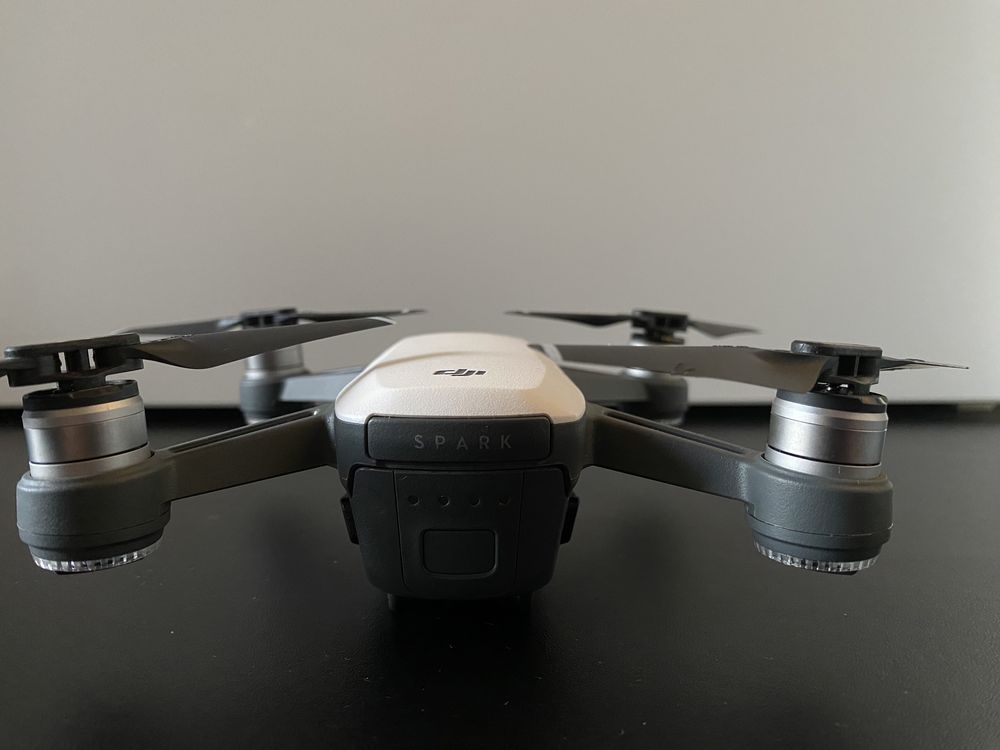 Dron DJI SPARK + kontroler