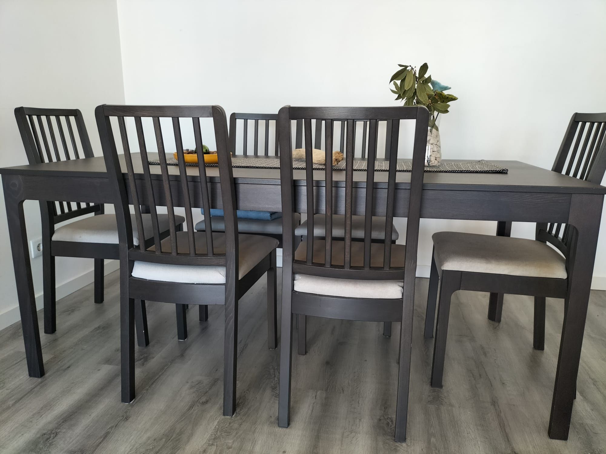 Mesa Ekdalen IKEA e cadeiras