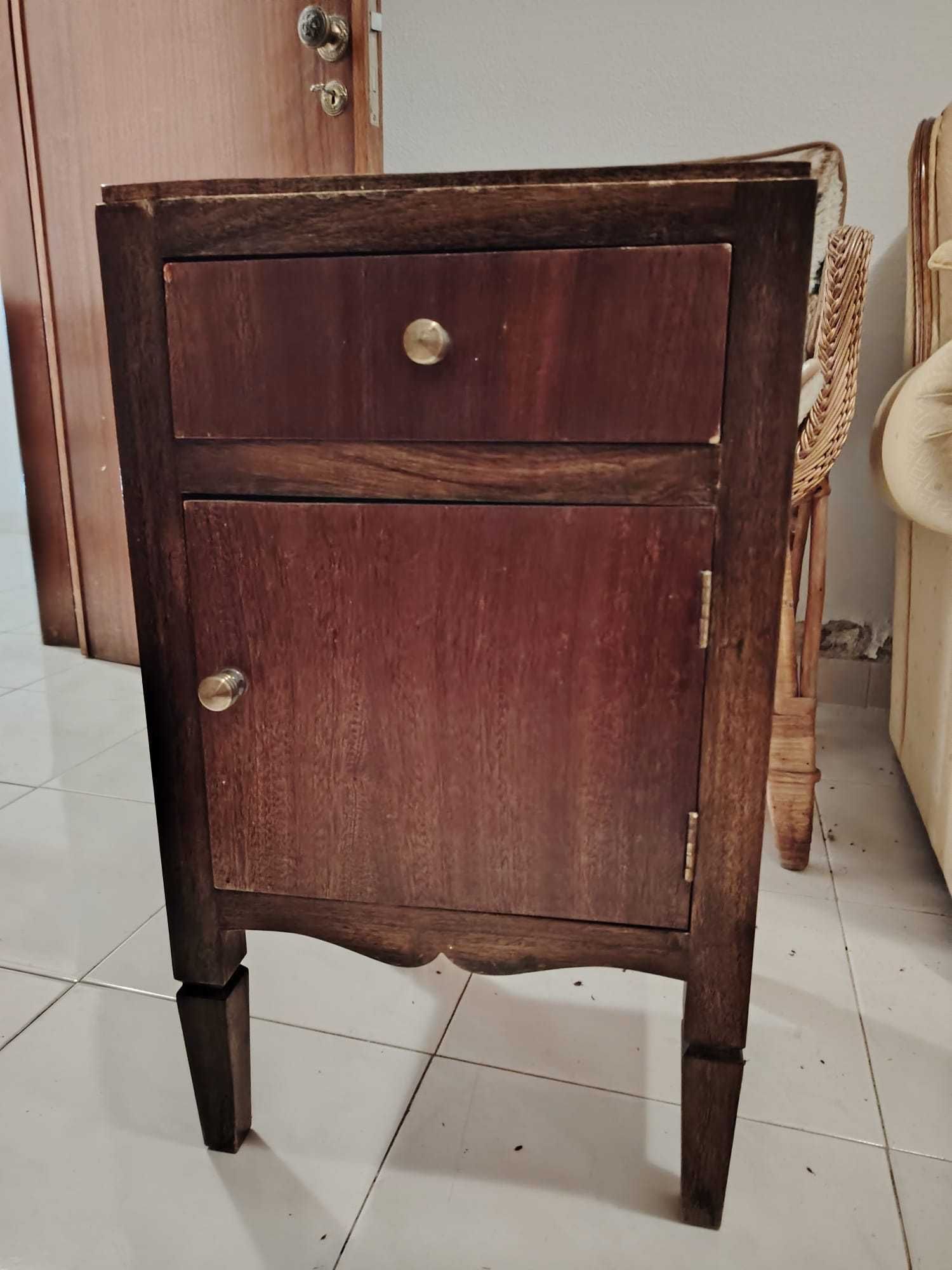 Mobiliário para restauro.