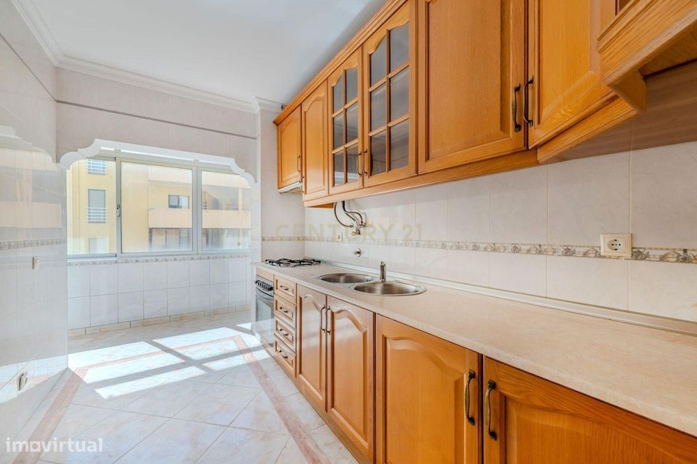 Apaixona-te por Este T2 no Coração de Olhão!