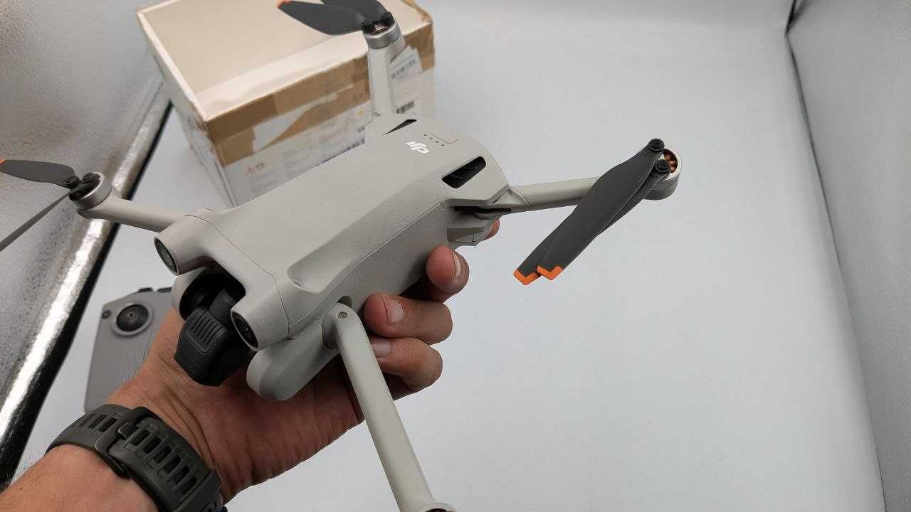 Квадрокоптер DJI Mini 3 Pro