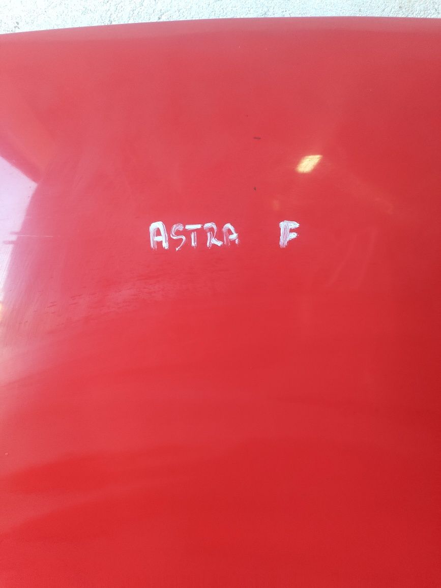 Opel Astra 1 F maska przednia czerwona