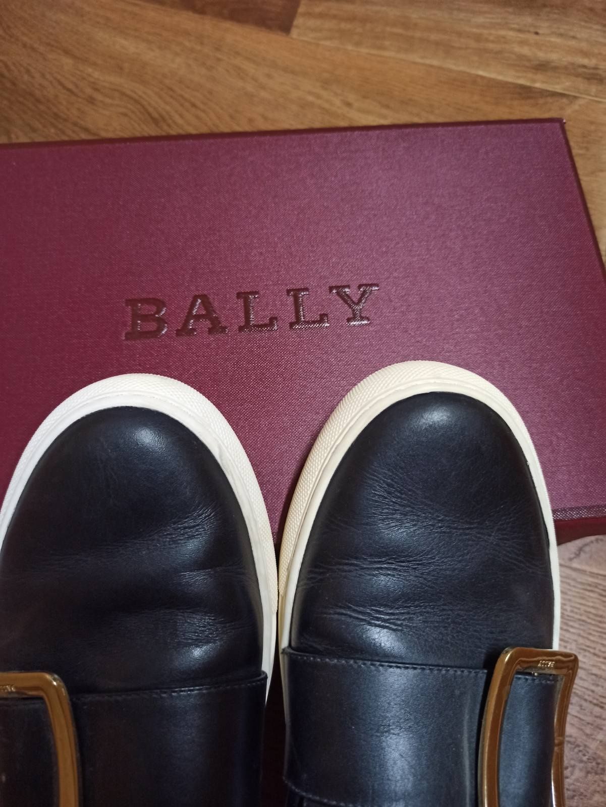 Продам слипоны фирмы Bally