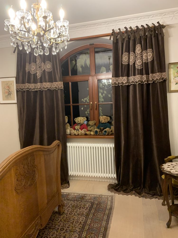 штори партьери Велюр Laura Ashley