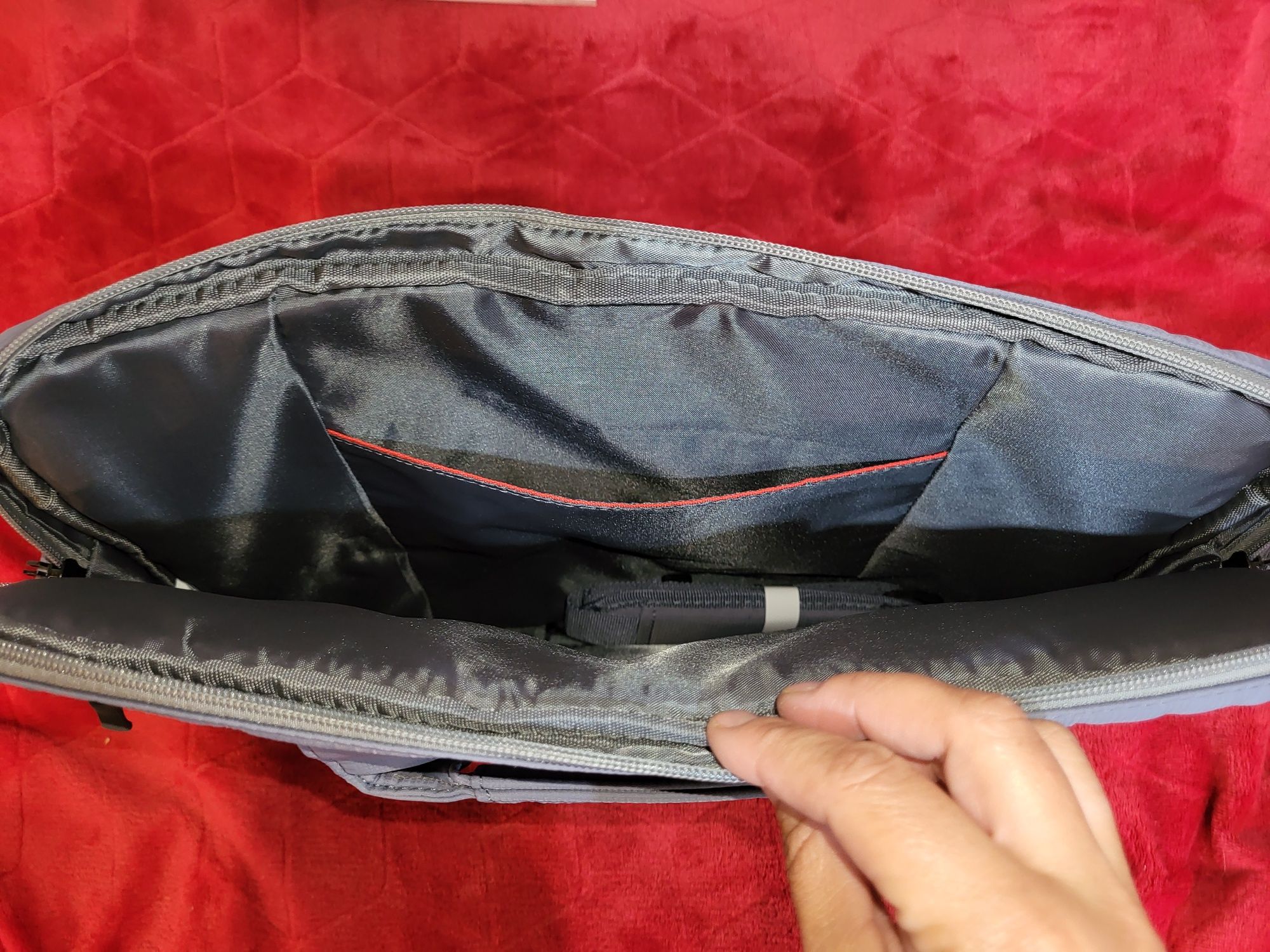 Hama /Torba na ramię na laptopa ,macbooka Hama Toronto 15,6 cala