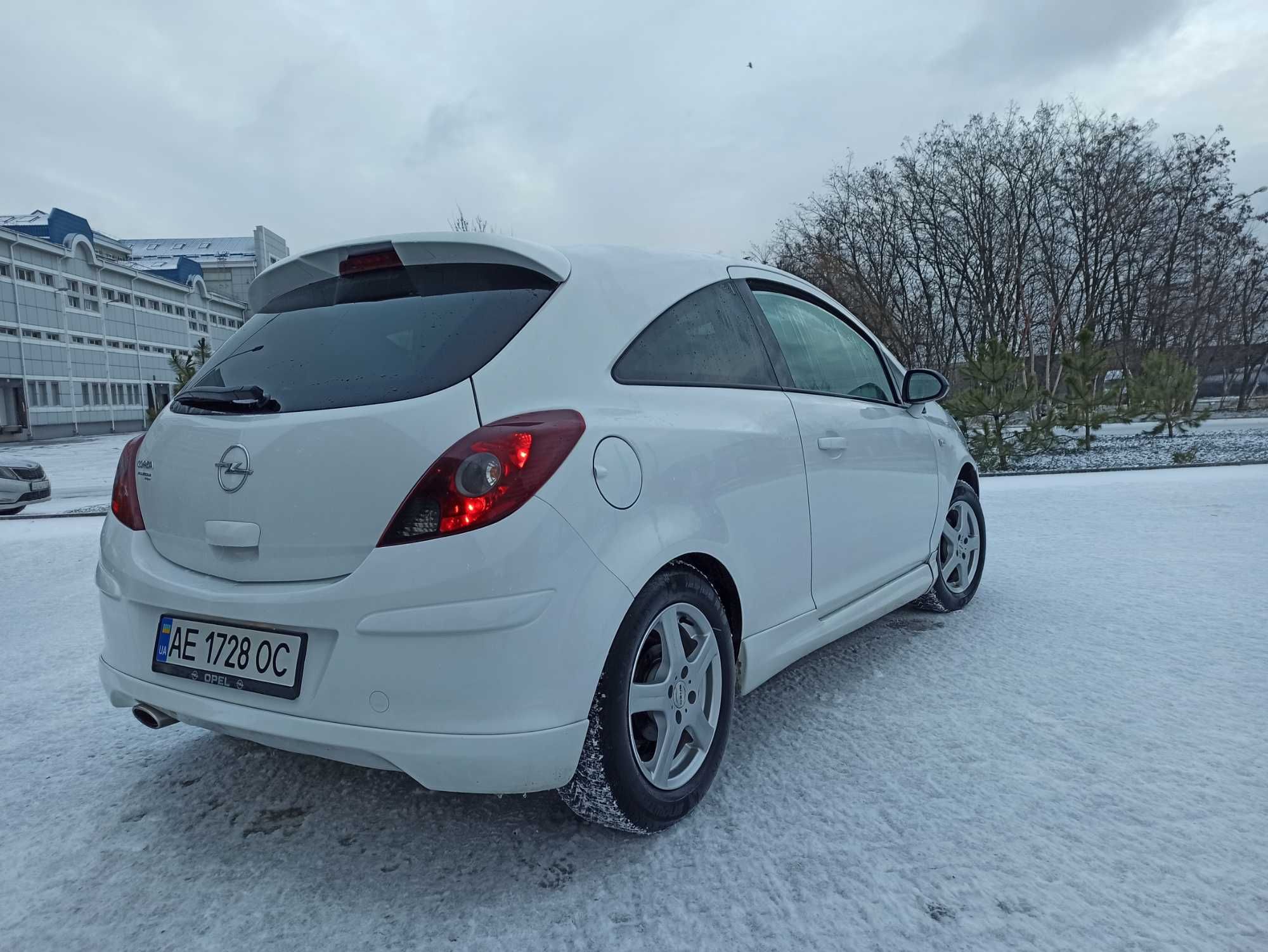 Opel Corsa D в оригинальном обвесе 1.3 (бензин)