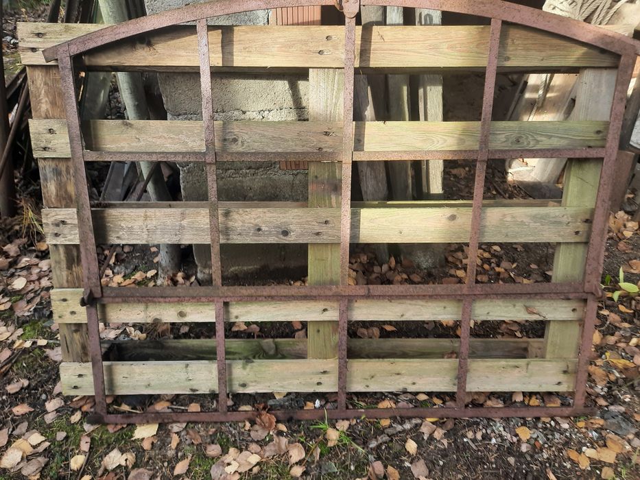 Stare okno stalowe ,pakiet