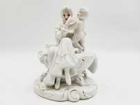 Ładna porcelanowa figurka mama z dzieckiem
