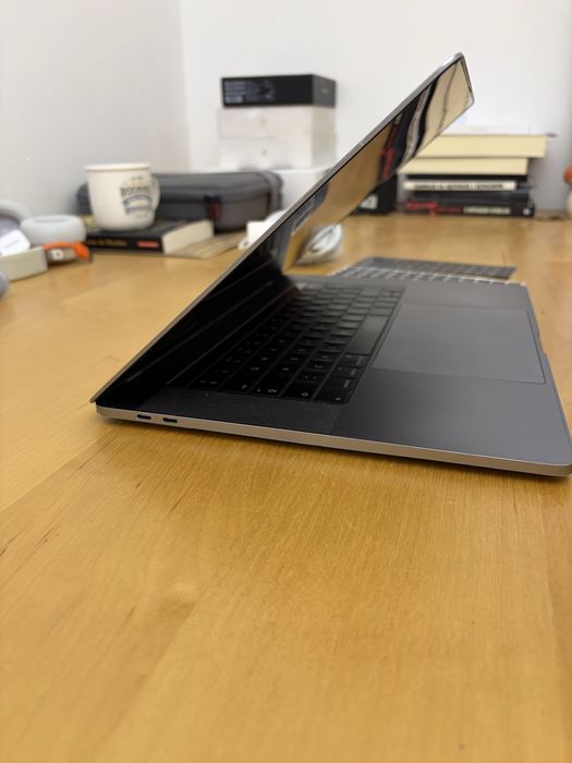 Macbook Pro 15” 2017 i7 16/512GB