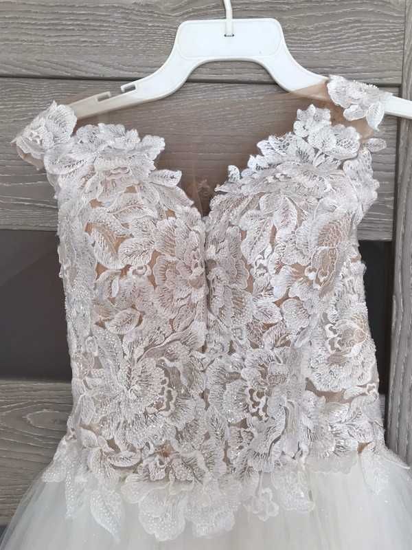 Suknia ślubna tiulowa brokatowa biała koronkowa