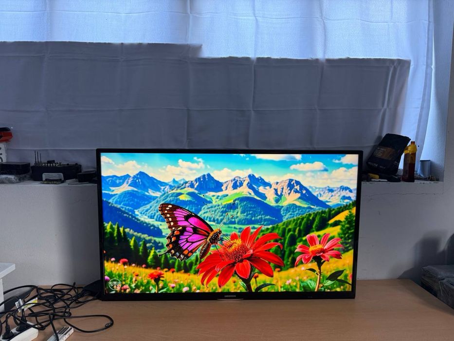 Телевізор Medion 43” 4K UHD Smart TV / T2