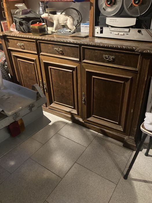 Aparador de madeira maciça