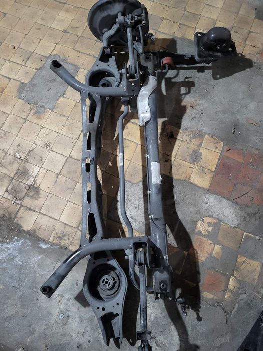Подрамники задние  Volkswagen passat usa, jetta usa , шкода а5,гольф 5