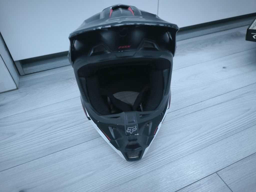 Kask fox v2 rozmiar M 57-58cm