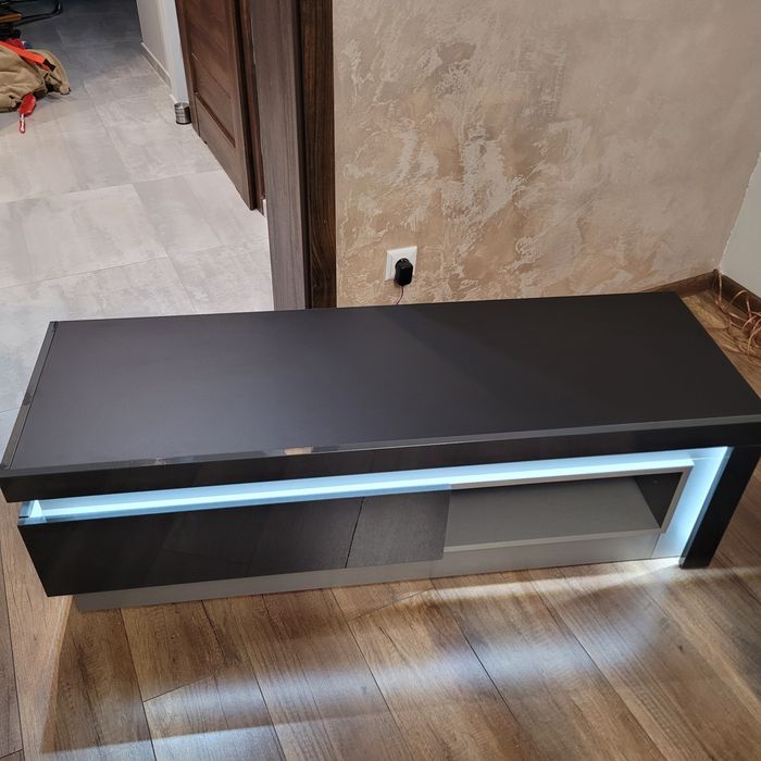 Szafka RTV z podświetleniem LED