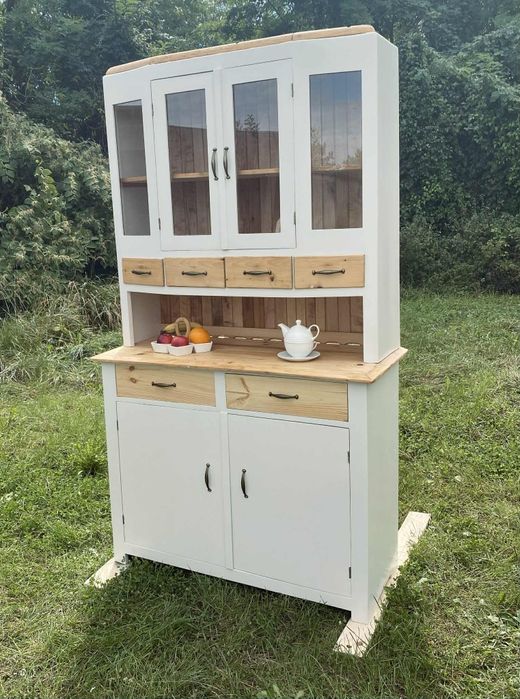 Kredens byfyj po renowacji