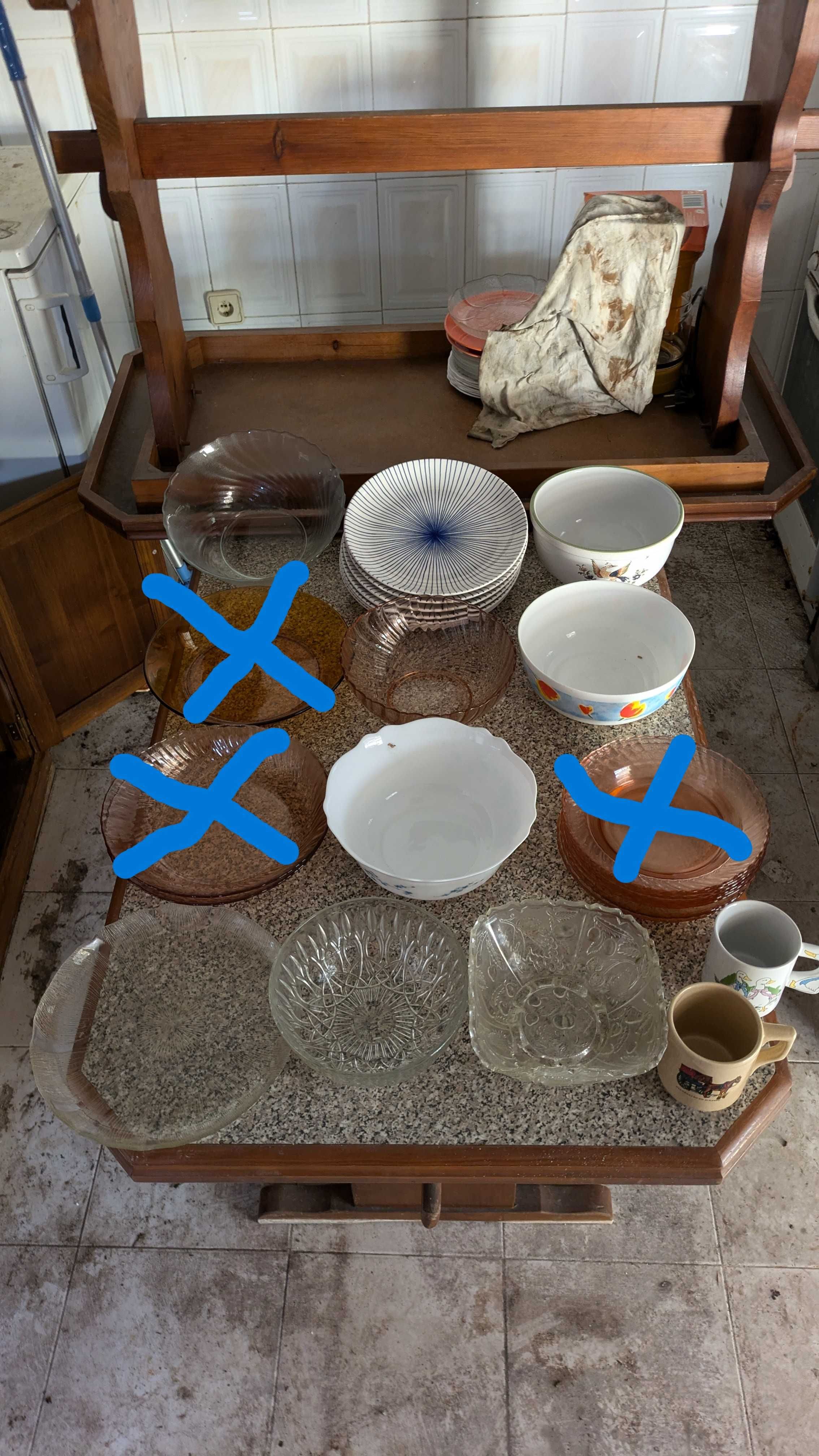 louça copo chávena prato caneca travessa faca garfo colhere 2 estatuas