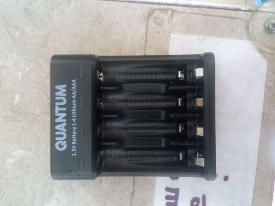 Зарядний пристрій Quantum QM-BC3040