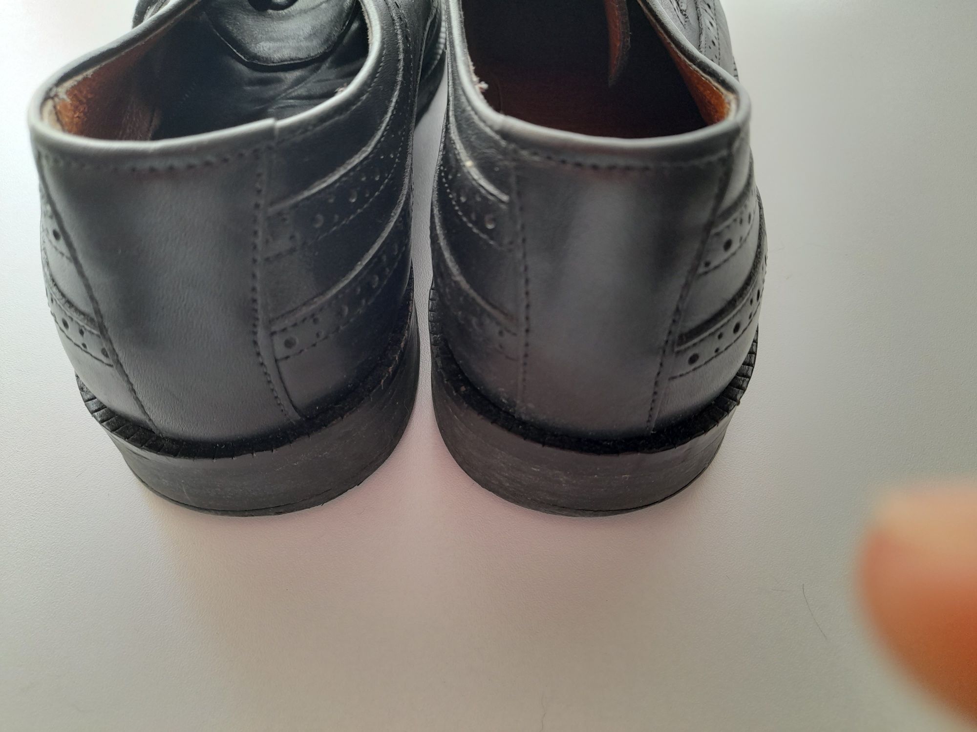 Sapatos de homem n. 41