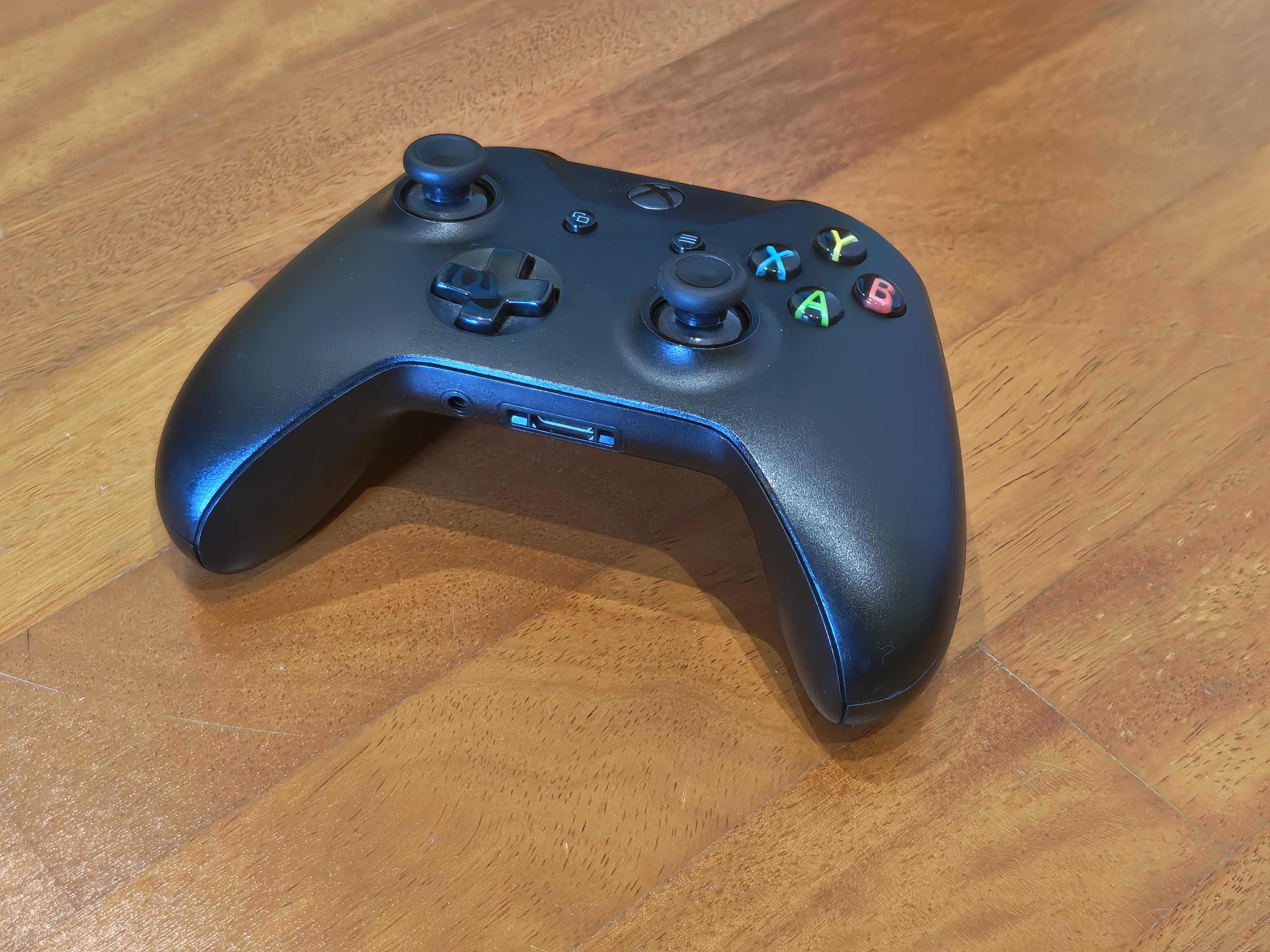 Xbox One X + Kontroler W PUDEŁKACH