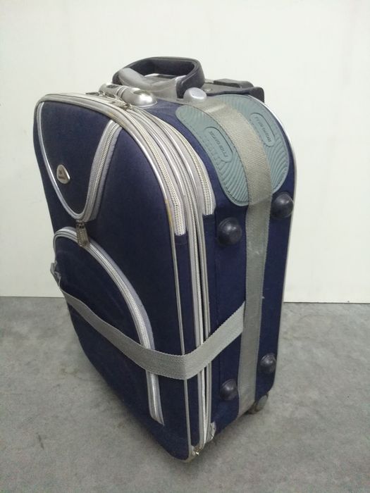 Mala de viagem para cabine com Trolley, medidas: 56/35/20cm
Perfeito e