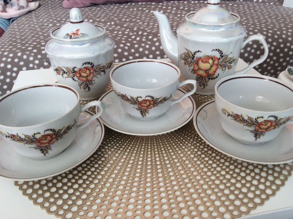 Чайный сервиз,  заварник, сахарницы,