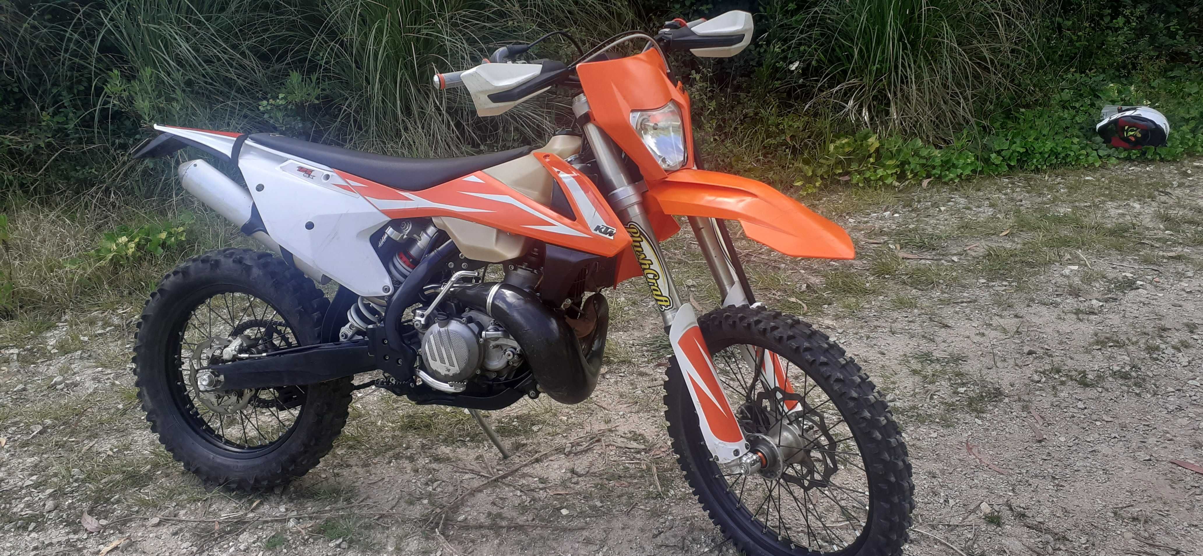 KTM EXC 250 2T modelo de 2017