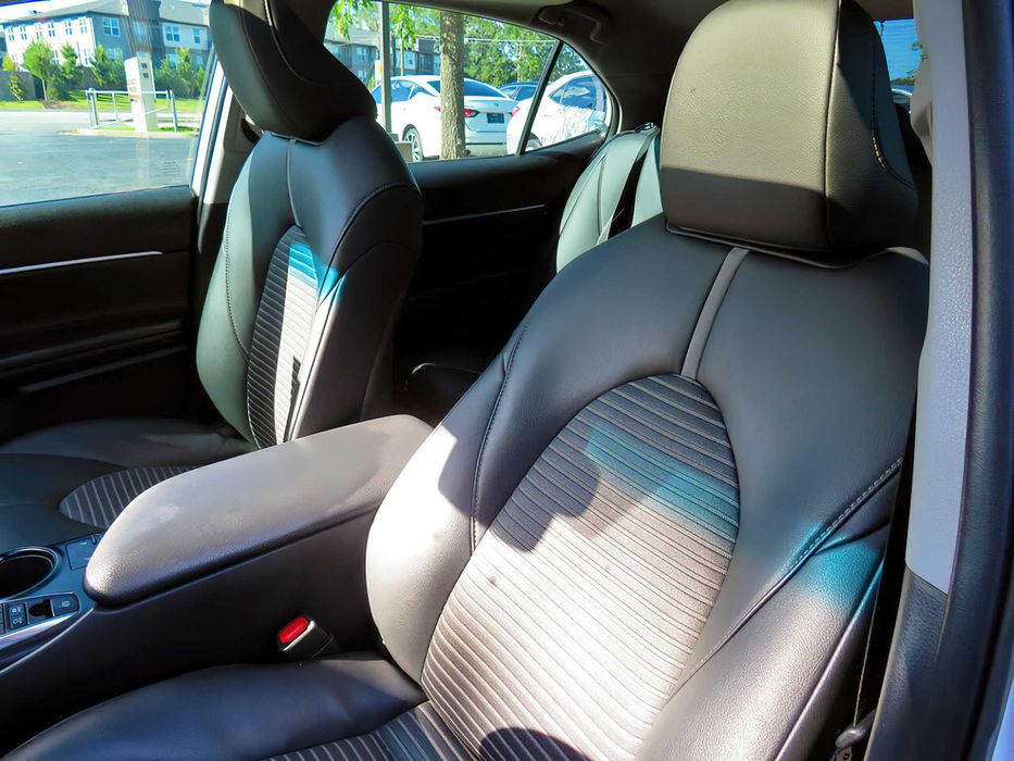 Toyota Camry Hybrid      2019