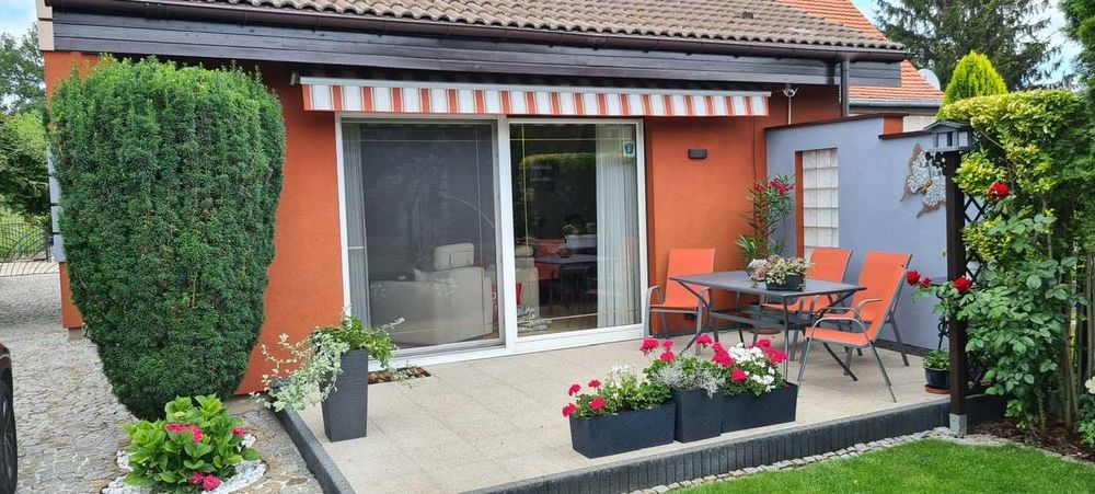 Markiza tarasowa bez kasety – solidna, sprawna, elektryczna na pilota