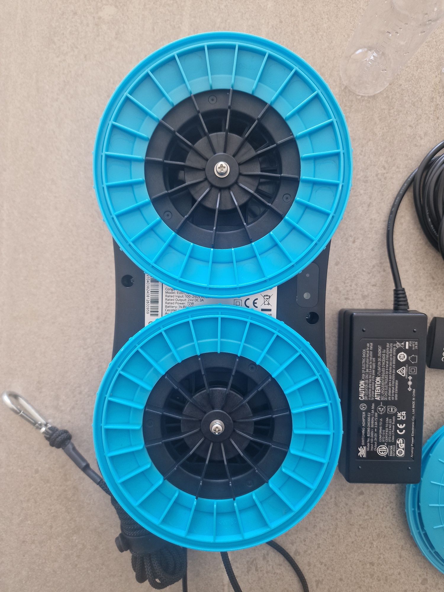 Robô Aspirador / Limpa Vidros CONGA Windroid 1090 - como Novo