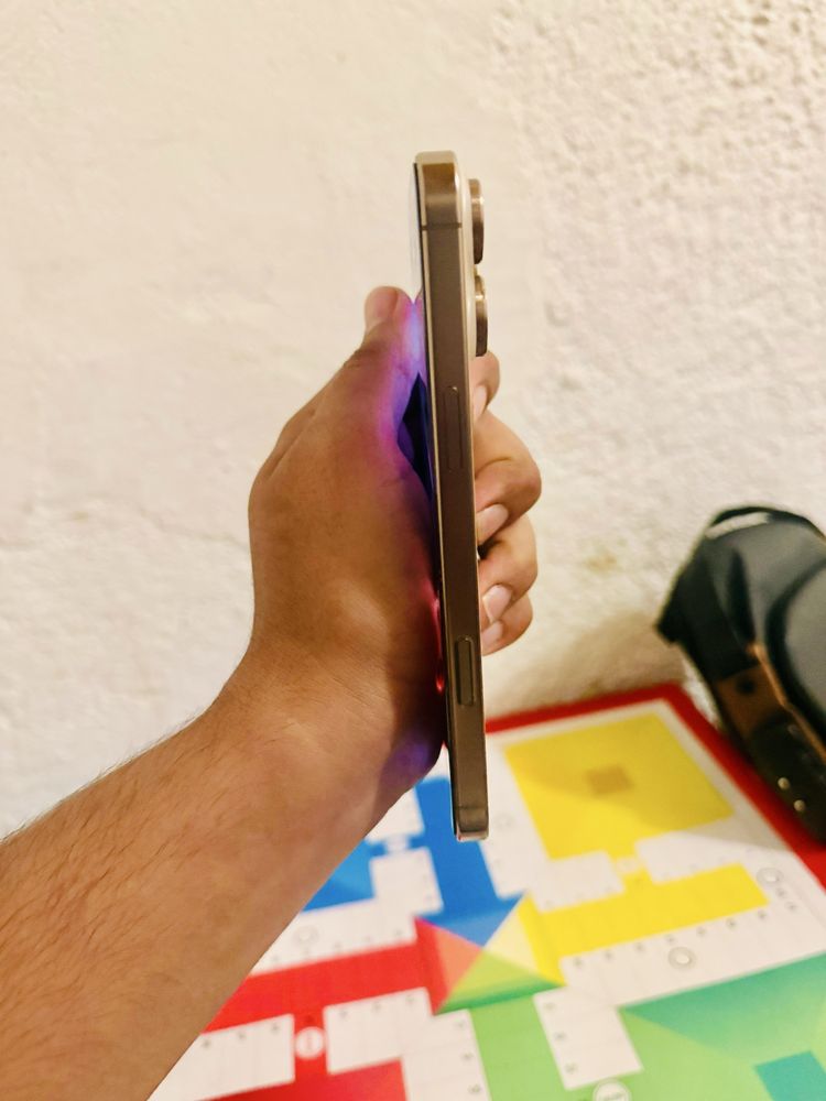 À Venda: iPhone 16 Pro Max – 256GB – Desert Titanium – Como Novo