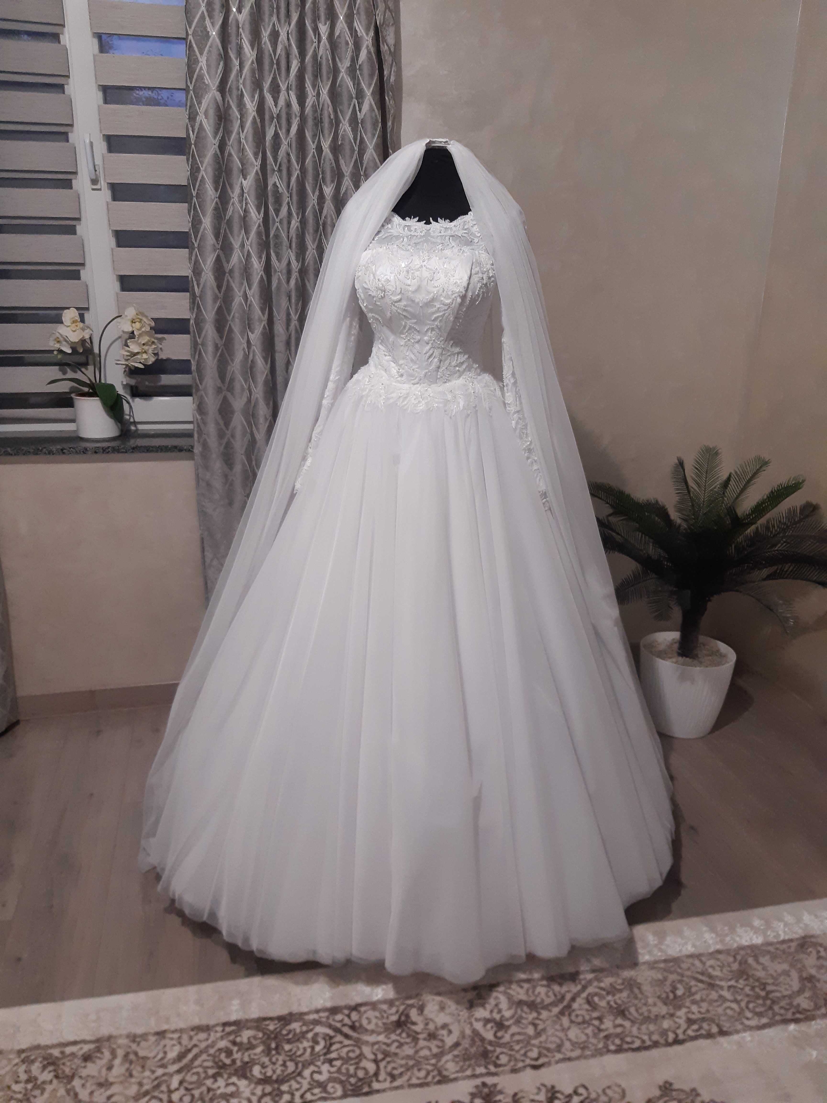 Чудове Весільне плаття