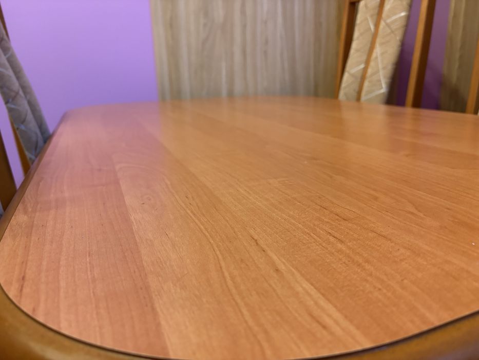Stół z 4 krzesłami – rozkładany, stan bardzo dobry – odbiór osobisty